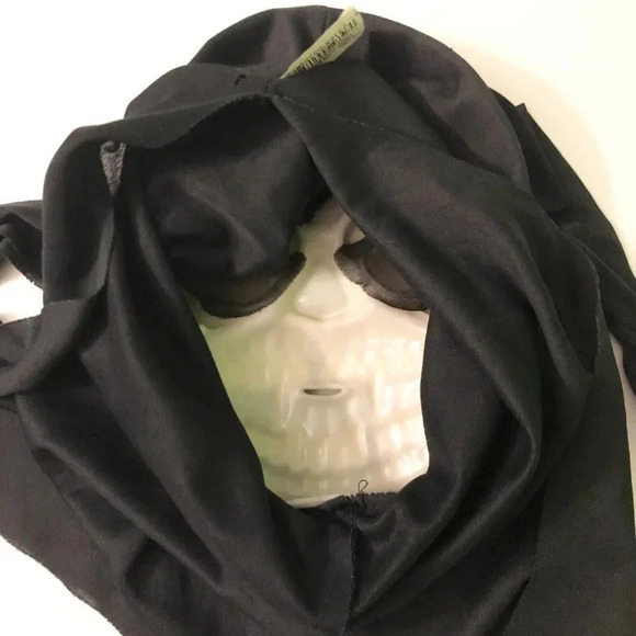 Easter Unlimited Scream Ghost Face Skull  Fanged Vampire Mask Glows In Dark - Picture 12 of 13